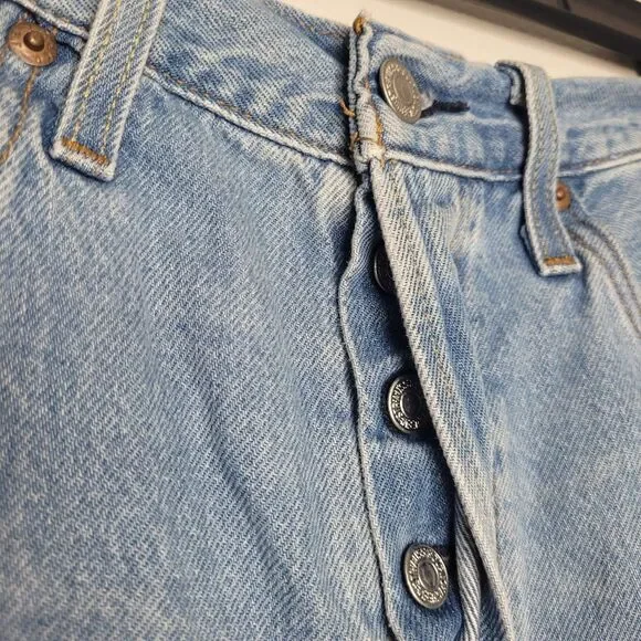 Levi’s 501 high-rise denim shorts frayed light wash button-fly Size 28 - Picture 5 of 10